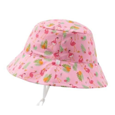 Chapéu rosa com padrão de flamingos e folhas