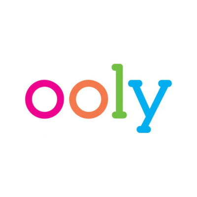 Logótipo com texto colorido ooly