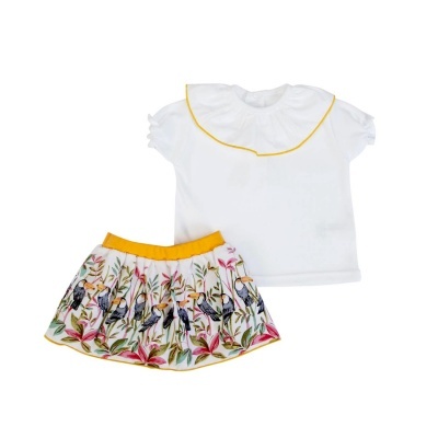 Conjunto infantil com t-shirt branca e saia florida colorida com pássaros