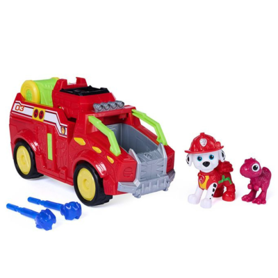 Brinquedo veículo de bombeiros vermelho com cão bombeiro e dinossauro rosa ao lado