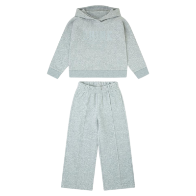 Conjunto de hoodie e calças cinzentas com capuz e cós elástico