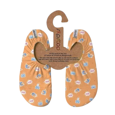 Sapatos para crianças laranja com estampado de câmaras e palavra HELLO