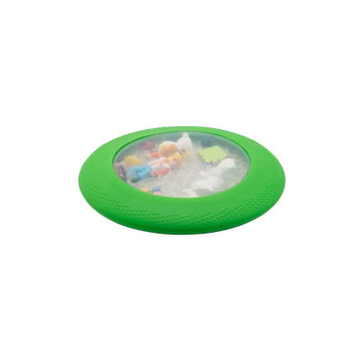 Disco voador verde com brinquedos visíveis no interior