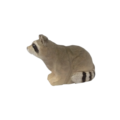 Estatueta de guaxinim bege com detalhes pretos e brancos