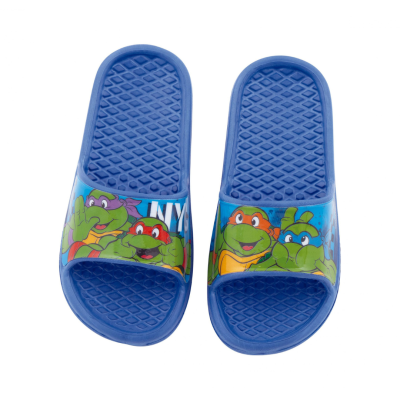 Chinelos azuis com estampas das Tartarugas Ninja