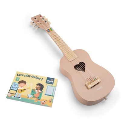 Guitarra para crianças cor de rosa clara com cordas coloridas e buraco em forma de coração