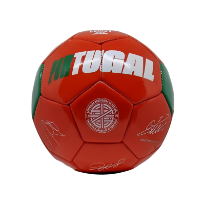bola de futebol vermelha e verde com texto Portugal e assinaturas