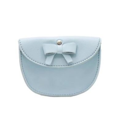 Carteira pequena azul claro com laço e botão prateado