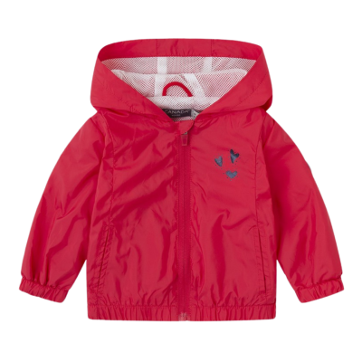 Casaco infantil vermelho com capuz e corações pretos no peito