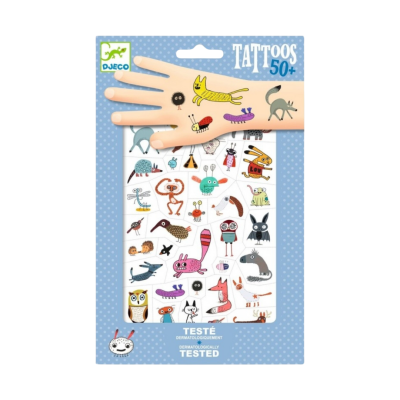 Pacote de tatuagens temporárias coloridas da marca DJECO sobre fundo azul com bolinhas