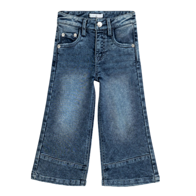 Calças de ganga azul claro para criança com corte largo e bolsos.