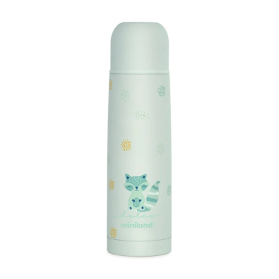 Garrafa térmica branca com ilustração de guaxinim azul e verde e textos dolce e miniland.