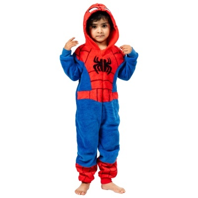 Criança vestindo macacão felpudo do Homem-Aranha vermelho e azul com capuz