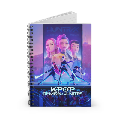 Caderno K-POP DEMON HUNTERS com capa ilustrada em azul e roxo com personagens femininas digitais.