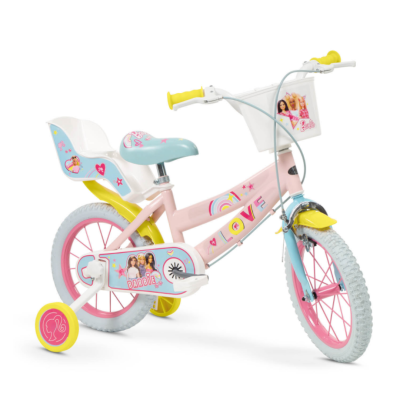 Bicicleta infantil rosa, azul e amarela com rodinhas e banco traseiro para boneca