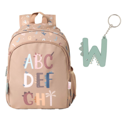 Mochila rosa com letras coloridas ABC DEFGHI e chaveiro letra W verde