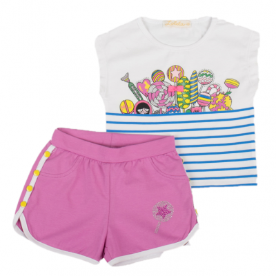 Conjunto infantil com t-shirt branca estampada e calção rosa com detalhe brilhante