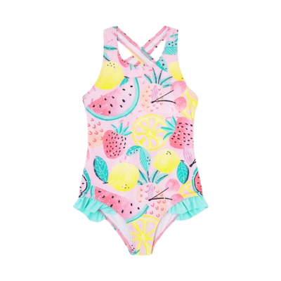 Fato de banho infantil rosa com padrão de frutas e folho verde