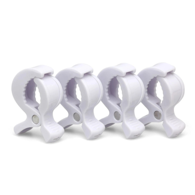 Quatro fixadores plásticos brancos com mola metálica.
