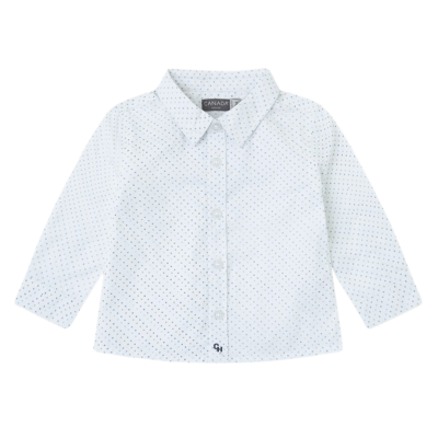 Camisa branca de criança com pequenos pontos azuis e botões frontais