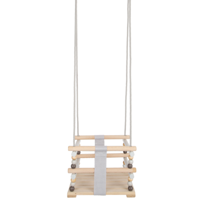 Cadeira de baloiço infantil em madeira clara com cordas e contas decorativas