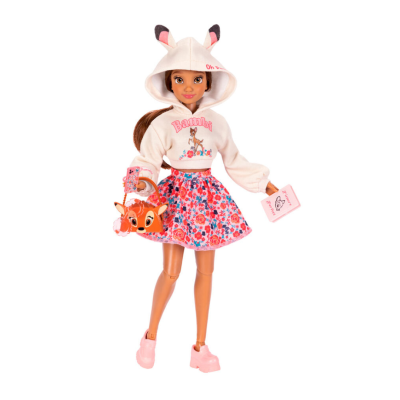 Boneca com hoodie branco com orelhas, saia floral e acessórios rosa