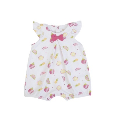 Macacão curto branco com estampado de frutas e laço rosa para bebé