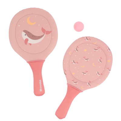 Conjunto de raquetes cor-de-rosa com padrão de baleias e bola