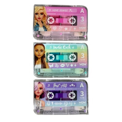 Três paletas de sombras em formato de cassete com cores rosa, azul e roxo