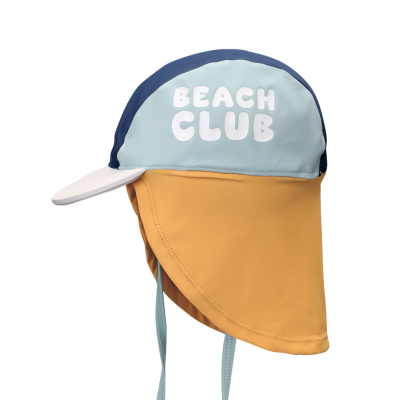 Boné infantil colorido com texto BEACH CLUB