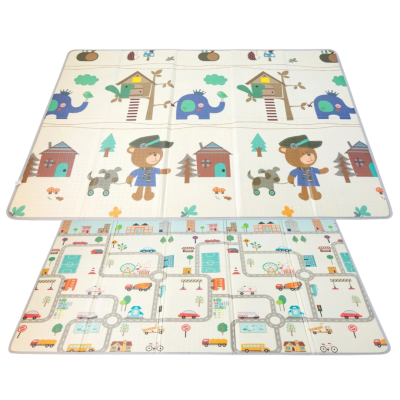 Tapete de brincar infantil com desenhos de animais e mapa urbano