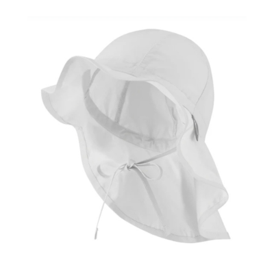 Chapéu branco com proteção para o pescoço e cordão ajustável