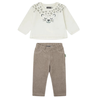 Conjunto de roupa de bebé branco e bege com padrão de carinha de leão.