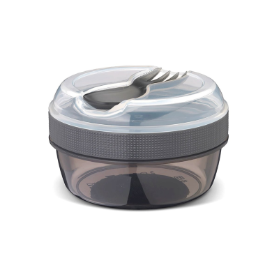 Recipiente com tampa cinzenta translúcida e garfo integrado