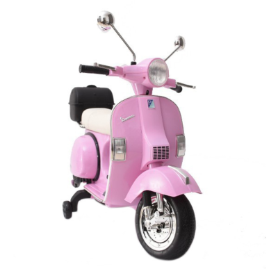 Scooter Vespa cor de rosa frontal com assento branco e caixa preta atrás