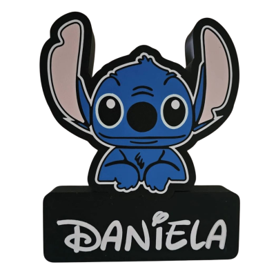Figura decorativa com personagem Stitch azul e preto e nome Daniela na base