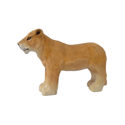 Estátua de leoa em madeira pintada castanha com detalhes em tons claros