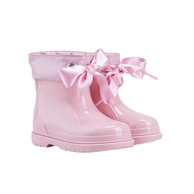 Botas de chuva cor-de-rosa com laços de fita