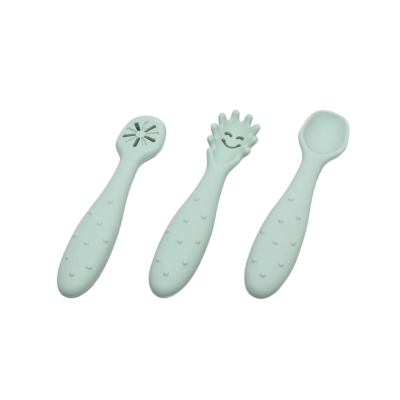 Conjunto de três colheres de silicone azul claro com diferentes bocais e cabo texturizado