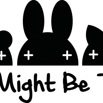 Logótipo com cabeça de urso, coelho e gato com texto We Might Be Tiny