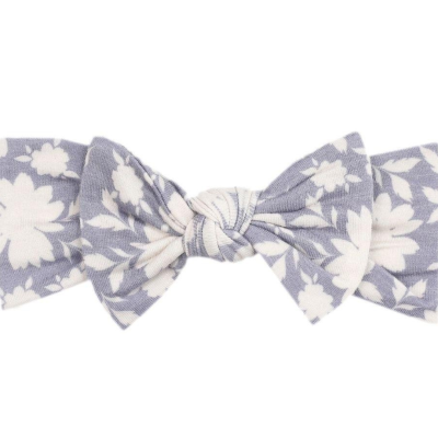 Faixa para cabelo cinzenta com flores brancas e nó central