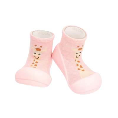Sapatinhos de bebé cor-de-rosa com desenho de girafa e sola flexível