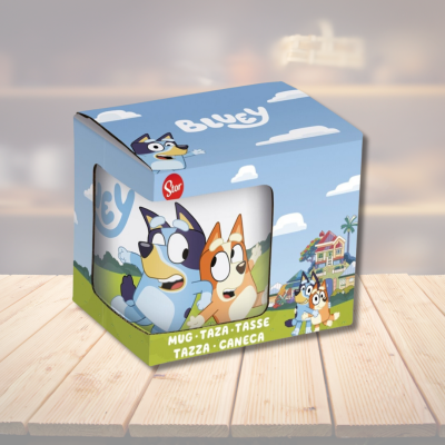 Caixa azul com caneca ilustrada dos personagens Blu