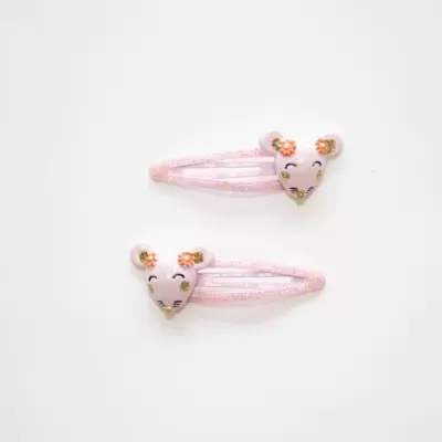 Dois ganchos de cabelo rosa com cabeça de urso decorativa