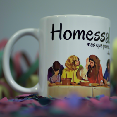 Caneca branca com ilustração colorida e texto