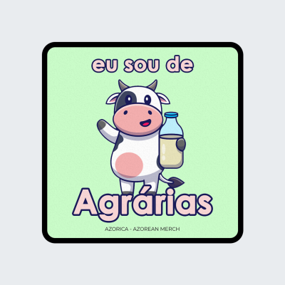 Ilustração de vaca com garrafa de leite e texto 'eu sou de Agrárias' em fundo verde claro