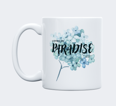 Caneca branca com ilustração de flor azul e texto 'LIVING IN PARADISE Azores'