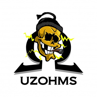 Logotipo com crânio amarelo, gorro preto, símbolo ômega preto e texto UZOHMS