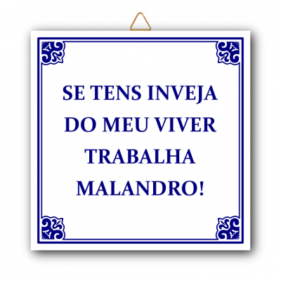 Placa decorativa de azulejo branco com texto em azul