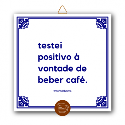 Quadro decorativo branco com moldura azul e texto sobre vontade de beber café